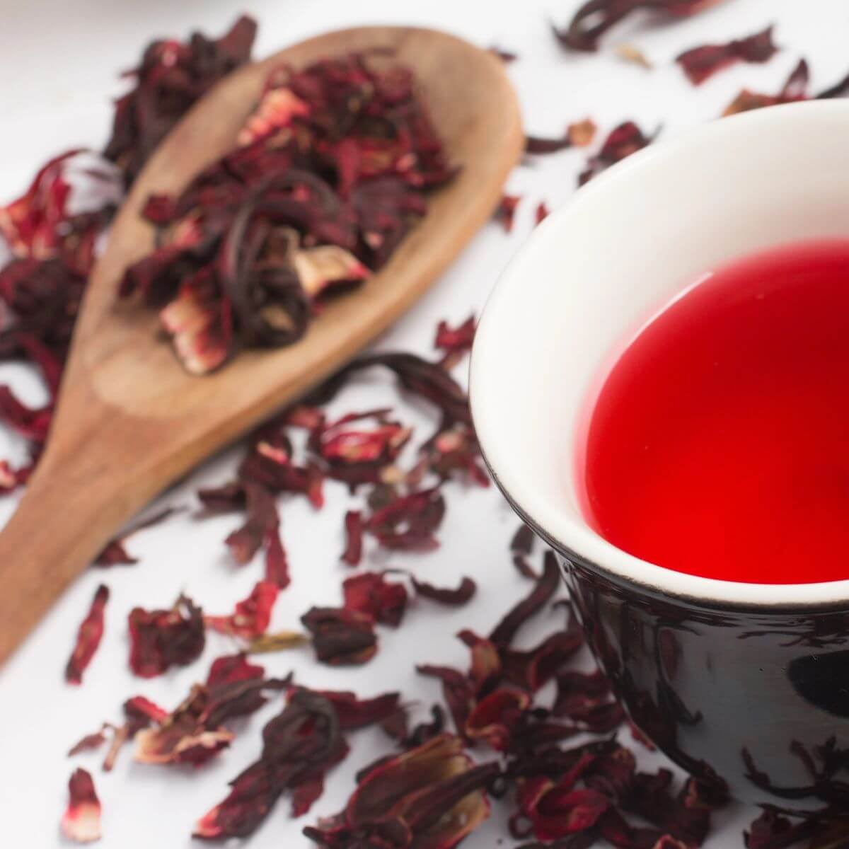 Příprava čaje z Ibišku