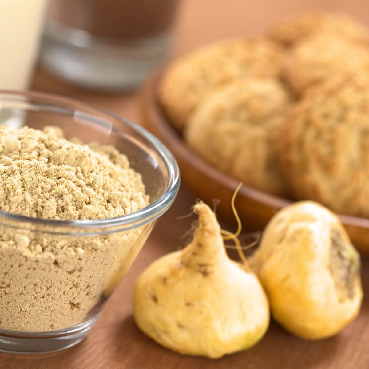 Różnokolorowe korzenie Macy Peruwiańskiej w koszyku