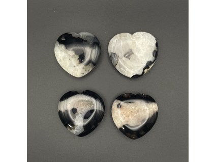 Achát čierny srdce