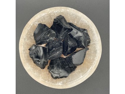 Obsidian čierny surový