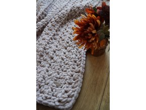 Teplá háčkovaná deka