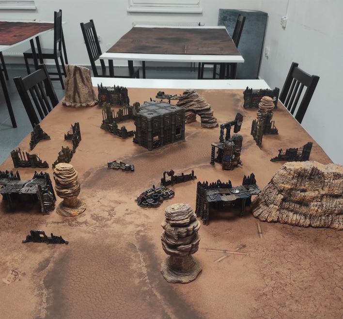 ukázka rozestavěného stolu pro hru