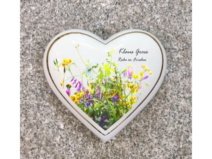 Urne Herz liegend Frühlingsblumen