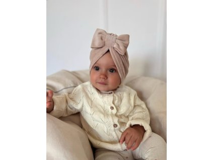 Turban dla dziewczynki kokarda welurowa bezowy Jesienny turban z weluru dla niemowlaka i starszych dziewczynek. Turban kokarda wyjatkowy i niepowtarzalny. Jesien 2025