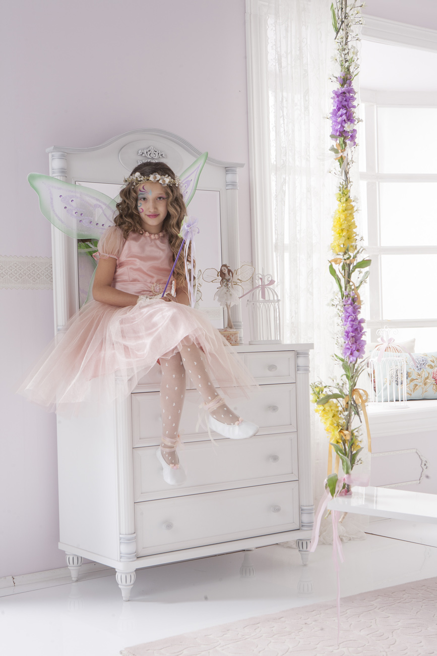 Zrcadlo - doplněk dívčího pokoje