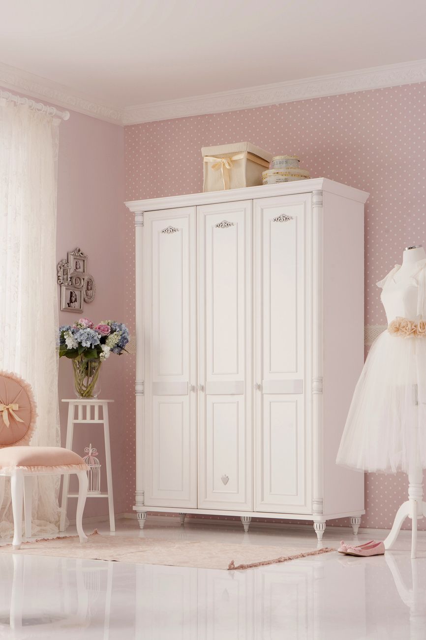 Šatní skříň v dětském pokoji