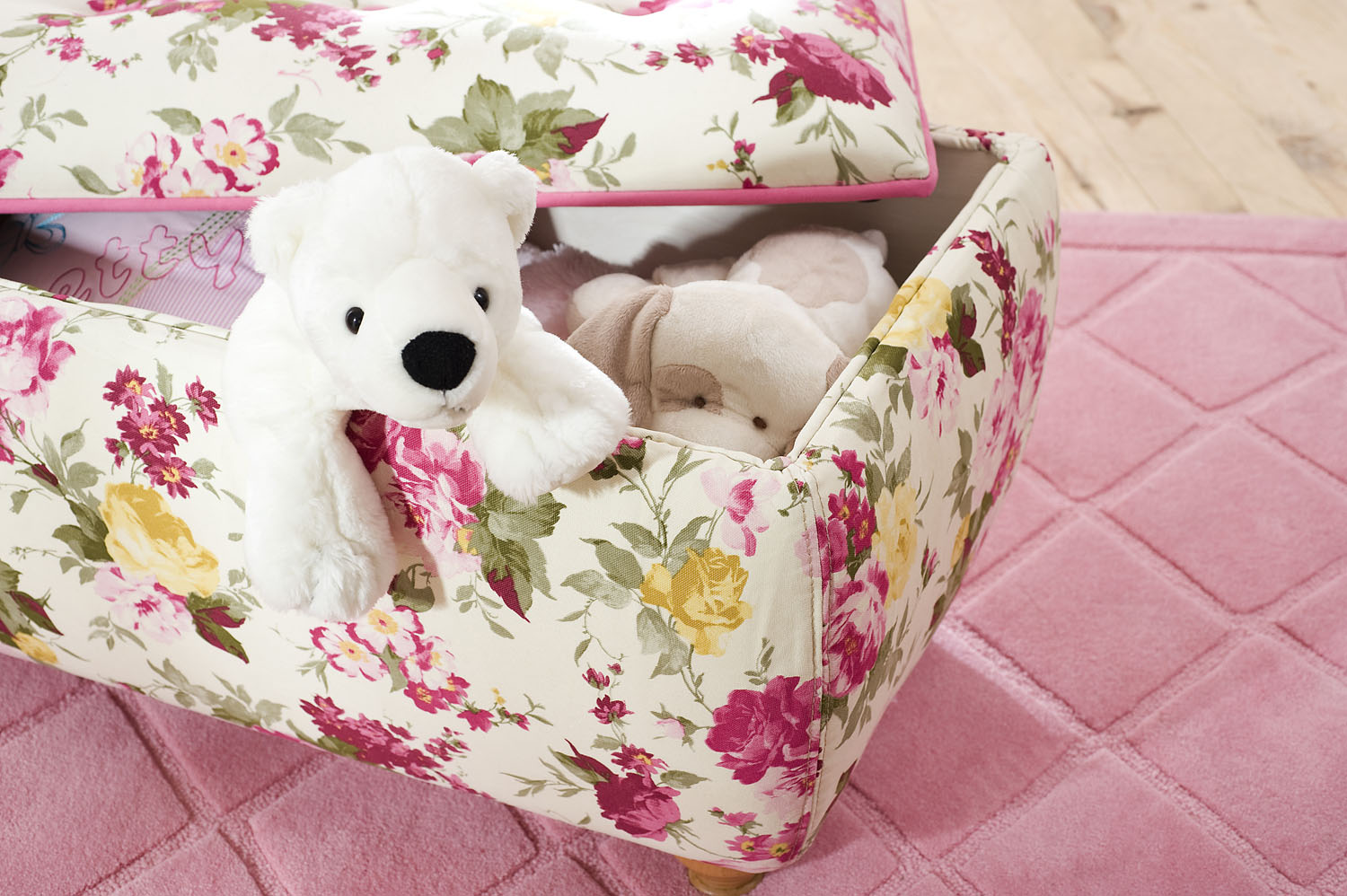 Ružové doplnky do izby pre dievča