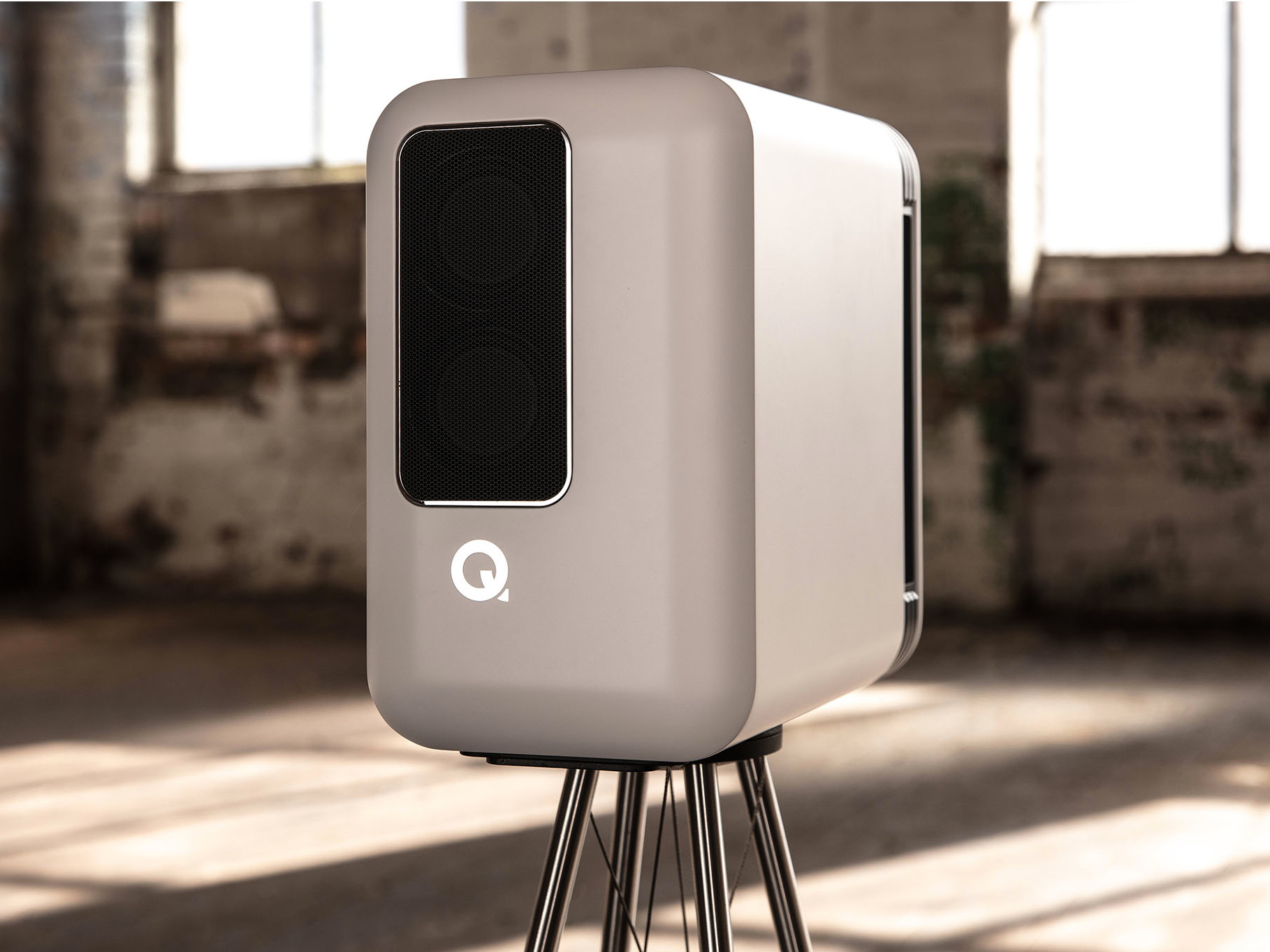 Q_Acoustics-Active-200_life_1