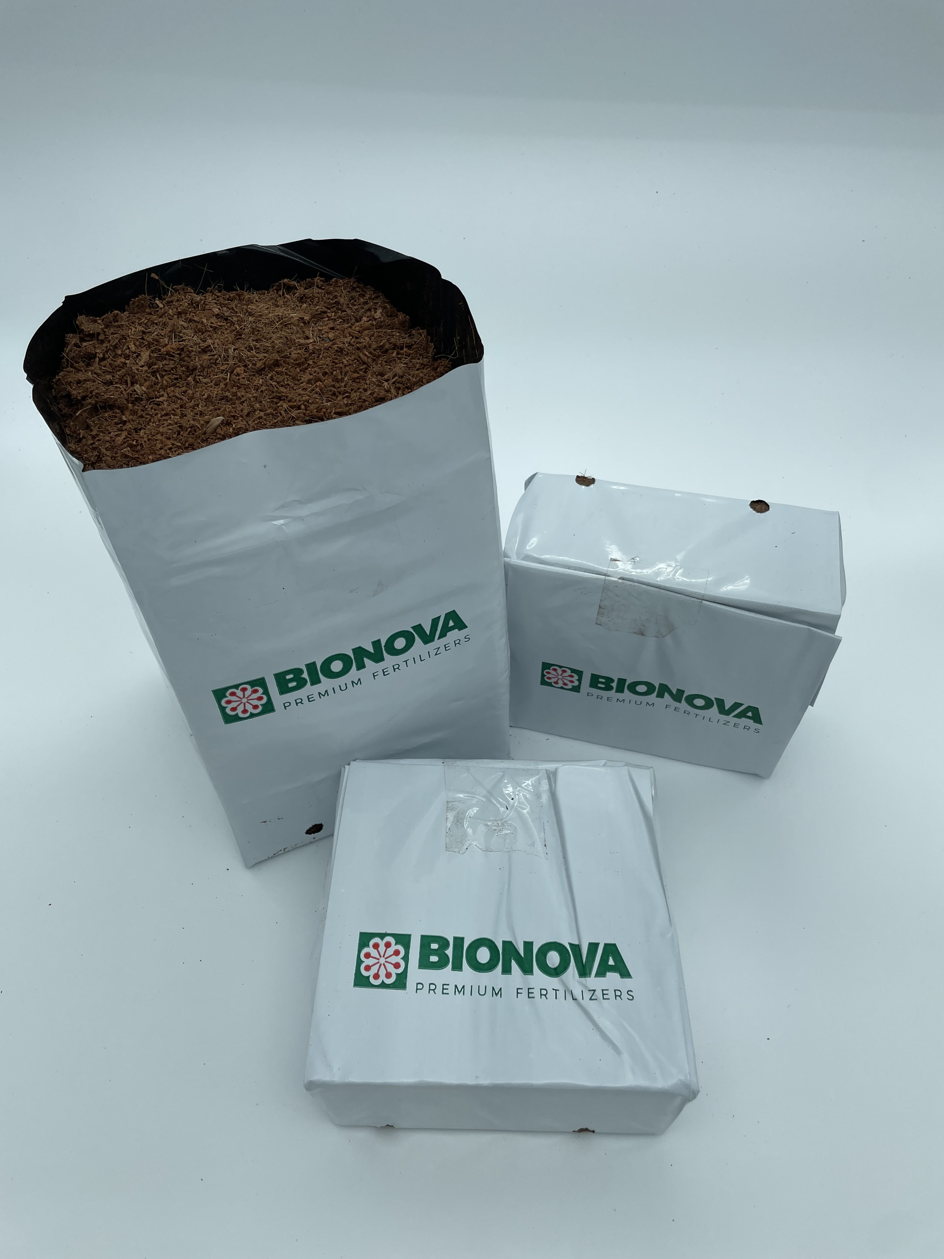 BioNova Open Top Coco Bag 6 L - lisovaný kokos včetně květníku