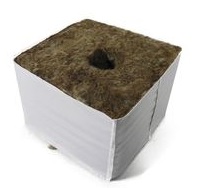 Agra-Wool Würfel 10*10 cm mit kleinem Loch 2,8 cm Deckel
