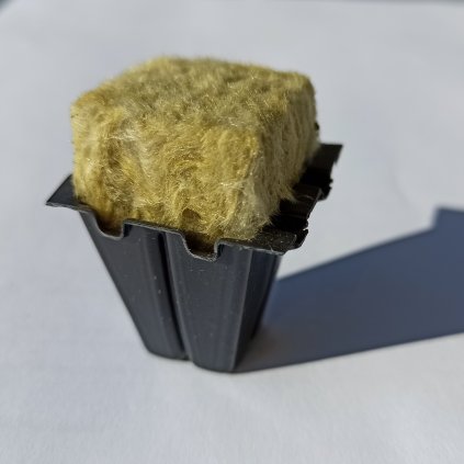 Grodan Rooting Cube 25x25x40mm with propagation tray