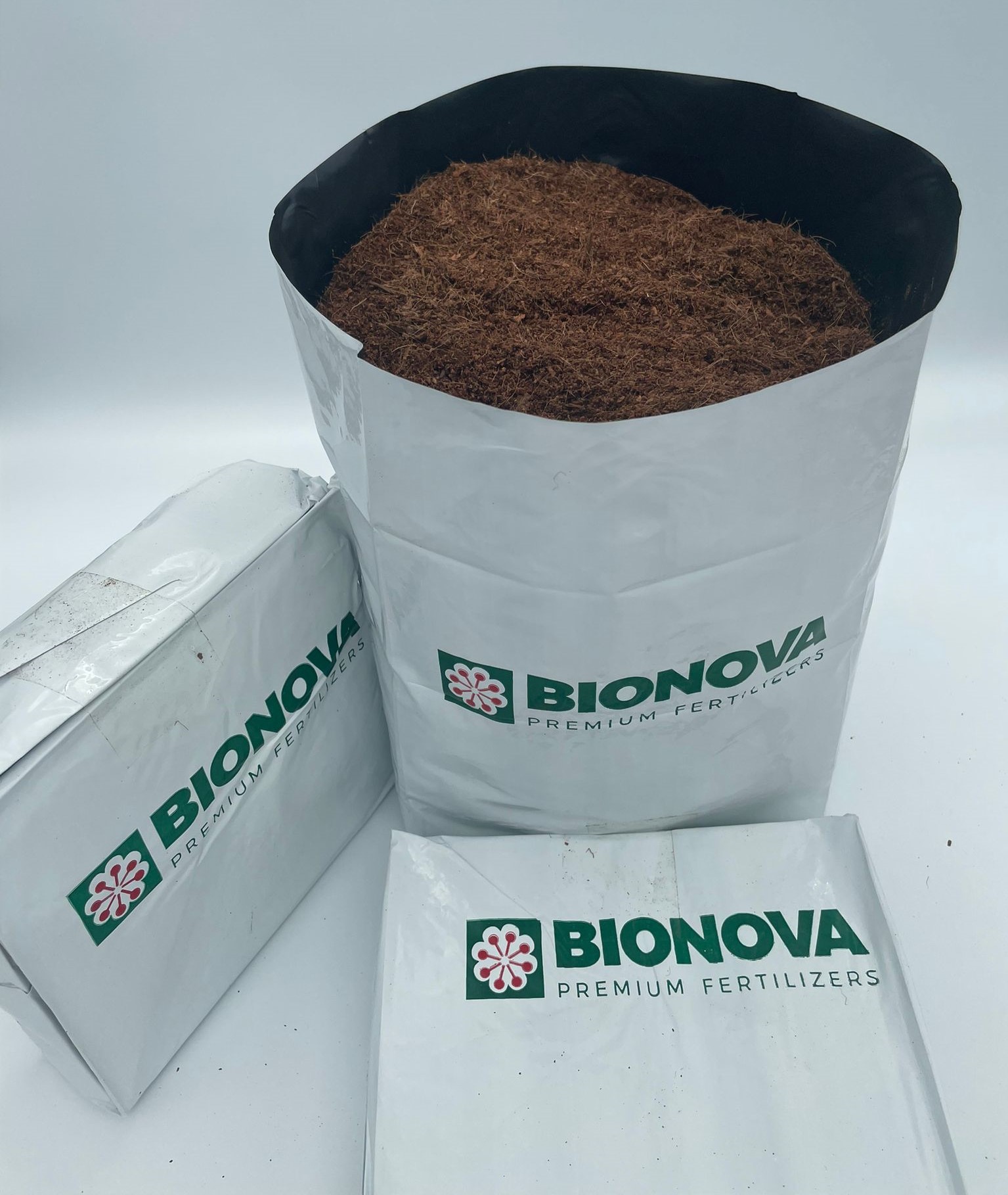 BioNova Open Top Coco Bag 12 L - compressed coconut including pot