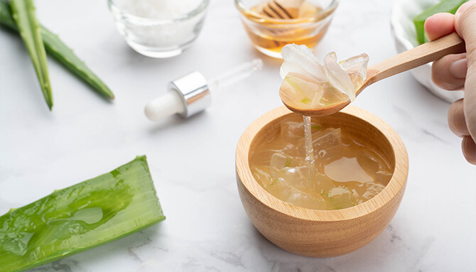 Naturální strategie pro zvládnutí kožních problémů: Aloe vera, Tea Tree olej a další