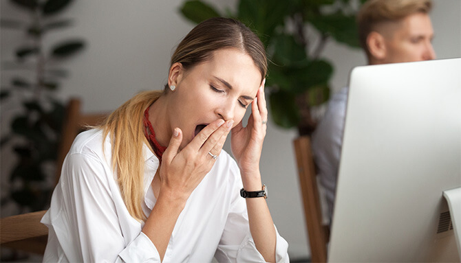 Přírodní léčba a řešení chronické únavy: Rady pro zlepšení životního stylu, spánku, stravy a bylinných doplňků.