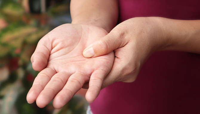Co je polyneuropatie, jak můžeme tlumit příznaky přírodní cestou