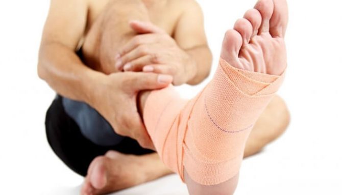 Výron v kotníku - vymknutý kotník