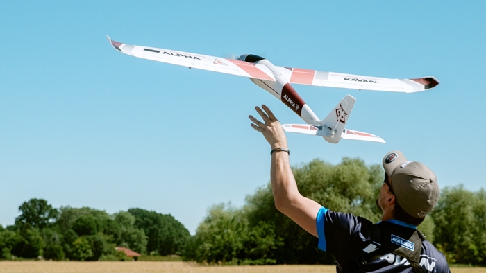 Jak vybrat první RC letadlo? Recenze Kavan Alpha 1500 V2 ARF