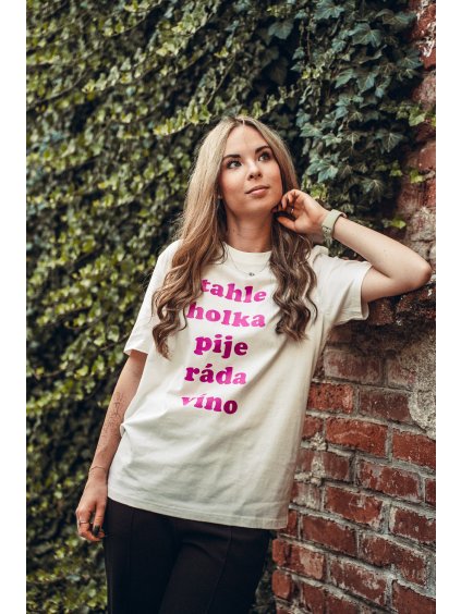 Mléčné tričko Holka, co pije ráda víno