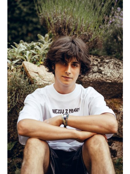 Unisex volné bílé tričko Nejsu z Prahy