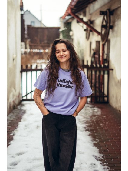 Unisex oversized fialové tričko Miluju dnešek