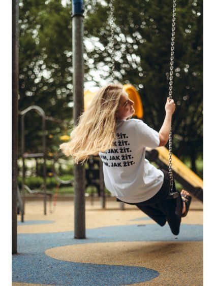 Unisex oversized bílé tričko Vím, jak žít