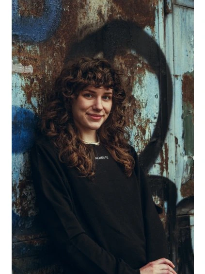 Unisex černá mikina Nejsem tu