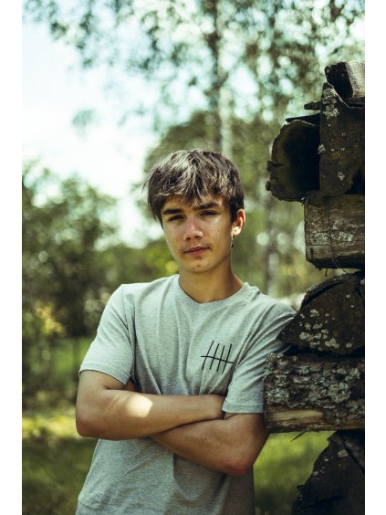 Unisex šedé žíhané tričko Bylo jich pět
