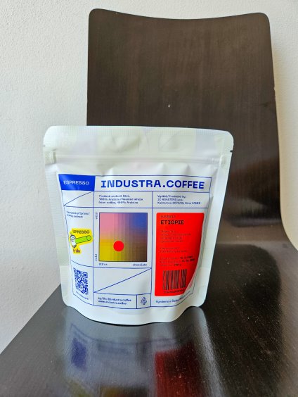 Industra zrnková káva To je zase den espresso