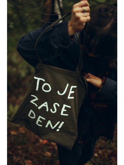Lehká khaki plátěná taška To je zase den