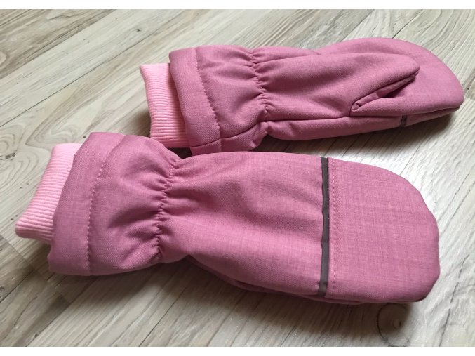 Zimní softshellové rukavice. Softshellové palčáky. Růžové rukavice. Neutrální rukavice. Reflexní pásky. Bavlněný náplet. Oblečení pro miminka. Oblečení pro děti. Dětské a kojenecké oblečení. Kvalitní české.Detail