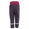 Zimní softshellové kalhoty Dark pink. Zateplené kojenecké a dětské kalhoty zateplené fleesem. Oblečení pro miminka, kojenecké soupravy, body, tepláčky, bunda a kalhoty. Vyrobeny v Česku. Foto zezadu.