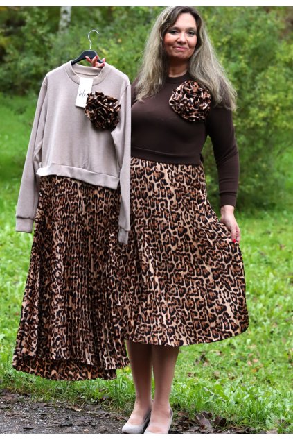 Dámské světle hnědé šaty - vrchní díl - elastická halenka, která je spojená s plisovanou sukní se zvířecím vzorem, zdobené velkým květem  - Blu ROYAL - VEL. 40/42/44/46 - prsa v klidu 98 cm -  po natažení 115 cm - Moda Italy - jedna UNI velikost