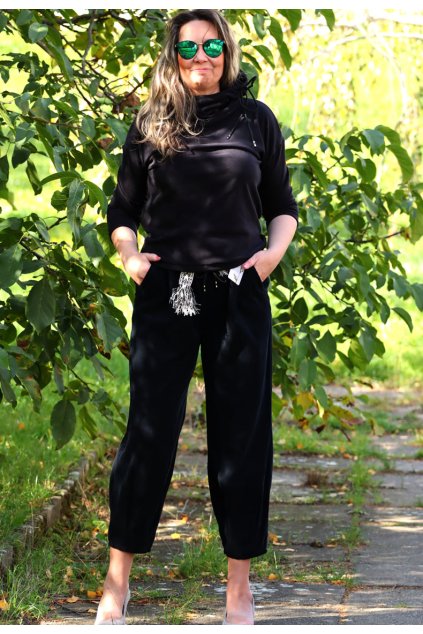Dámská černá teplejší plyšová mikina / VAZZURA / XXL-XXXXL (44/46/48/50/52)  prsa v klidu 120 cm, po natažení do 140 cm  / MODA ITALY