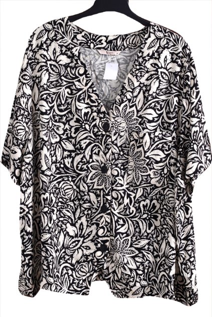 Dámská černo-bílá květovaná halenka s kapsou a knoflíčky / TU / XXXXL (54) / UK 26 / ANGLIE
