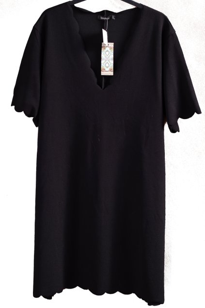 Dámské černé šaty s výstřihem do V a kulatými okraji / BOOHOO / XXXXL (54) / UK 26 / ANGLIE