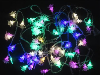 Svítící LED řetěz se stromečky