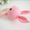 Háčkované chrastítko na dřevěném kroužku Králíček Růžový