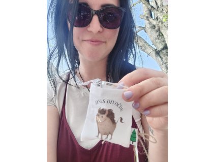 ,,Dnes divočím" Štamprle s divočákem v kapsičce na krk