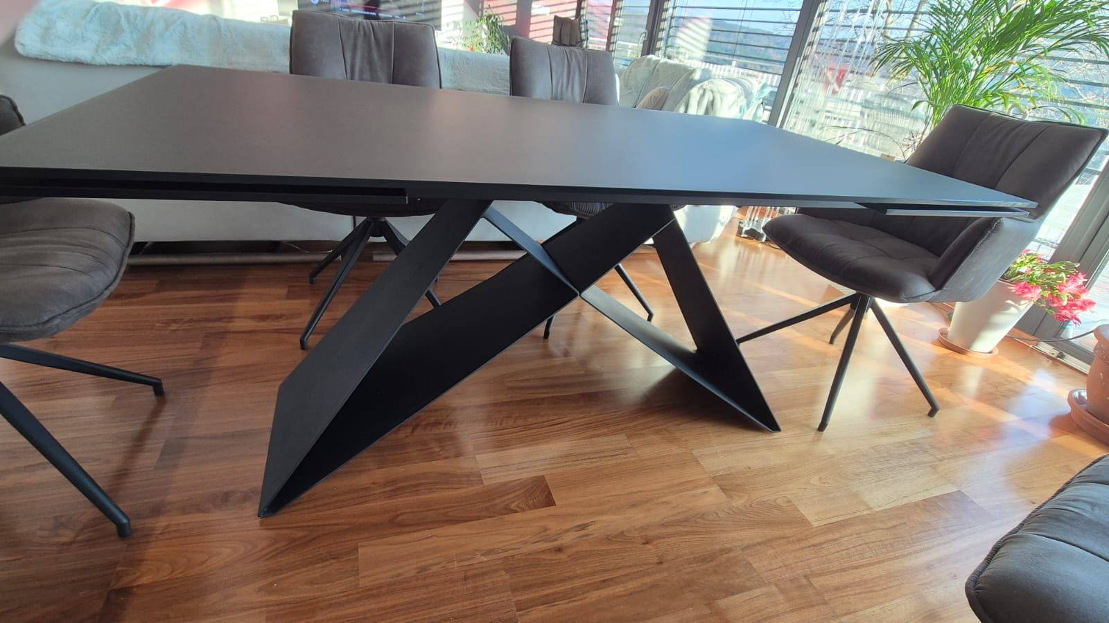 Rozkládací jídelní stůl Westin u pana Václava