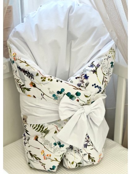 perova zavinovacka kvety na bile