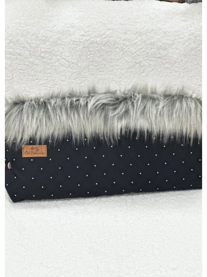 rukavnik cerny s puntiky a kozesinou (3)