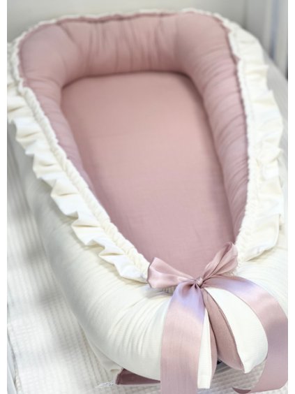 Hnízdecko s volankem