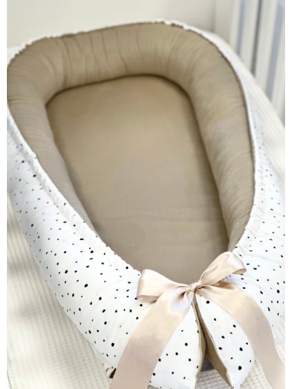 hnizdecko pro miminko bezove s puntikem