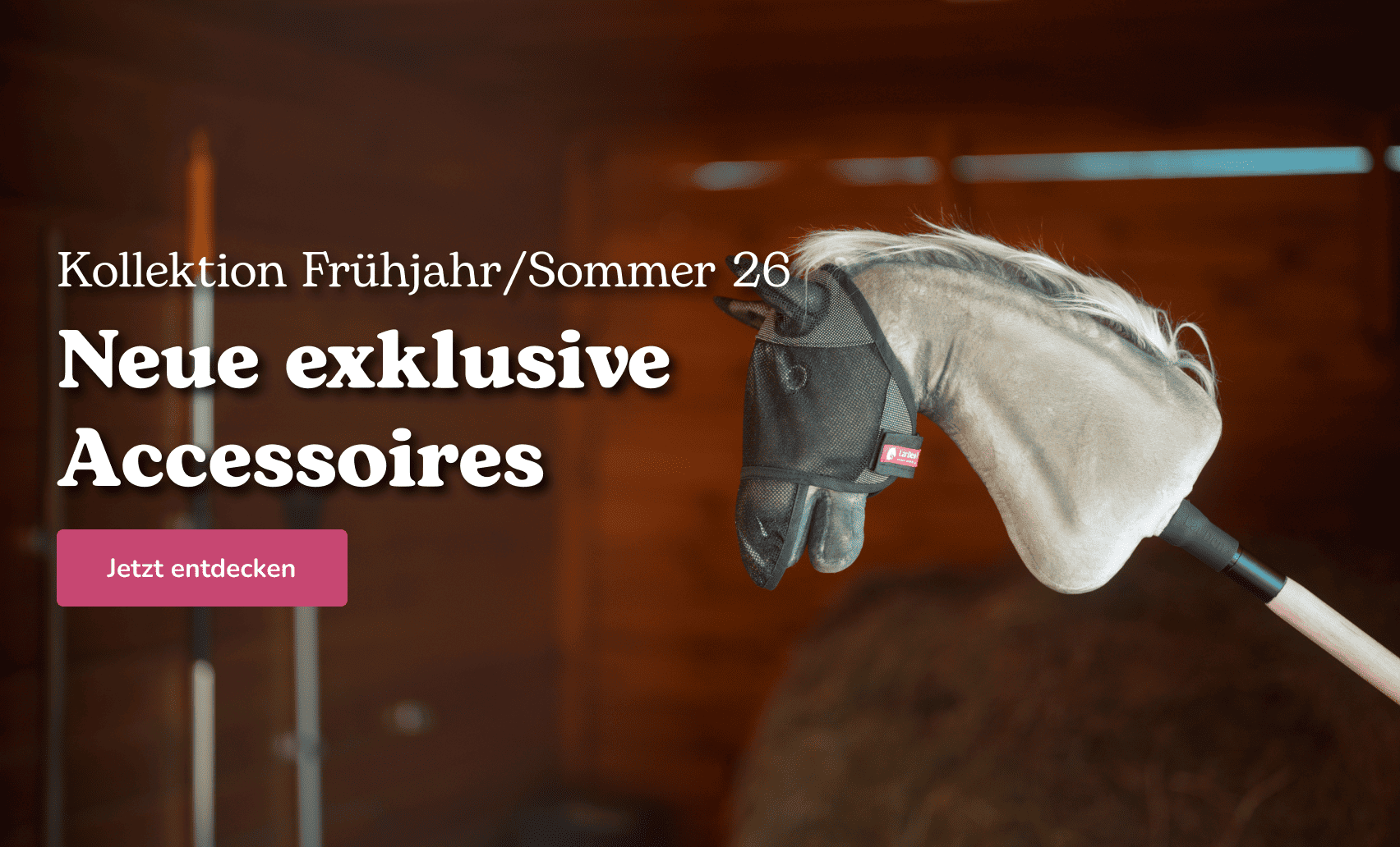 LarDen Kollektion Frühling/Sommer 2026 - Hobby Horse, Steckenpferd, Pferd am Stock