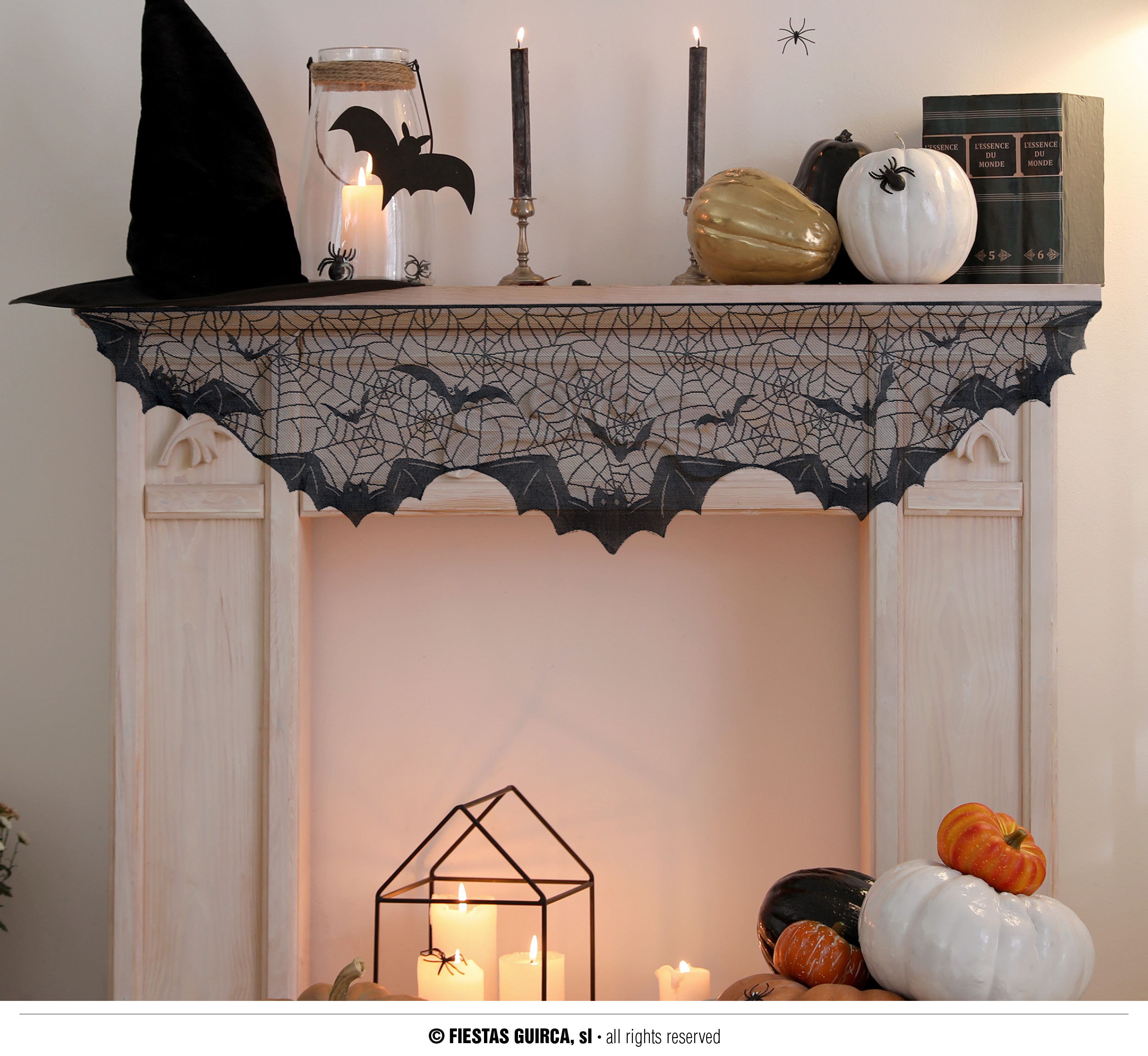 Guirca Krajková dekorace na krb s netopýry 200x50 cm