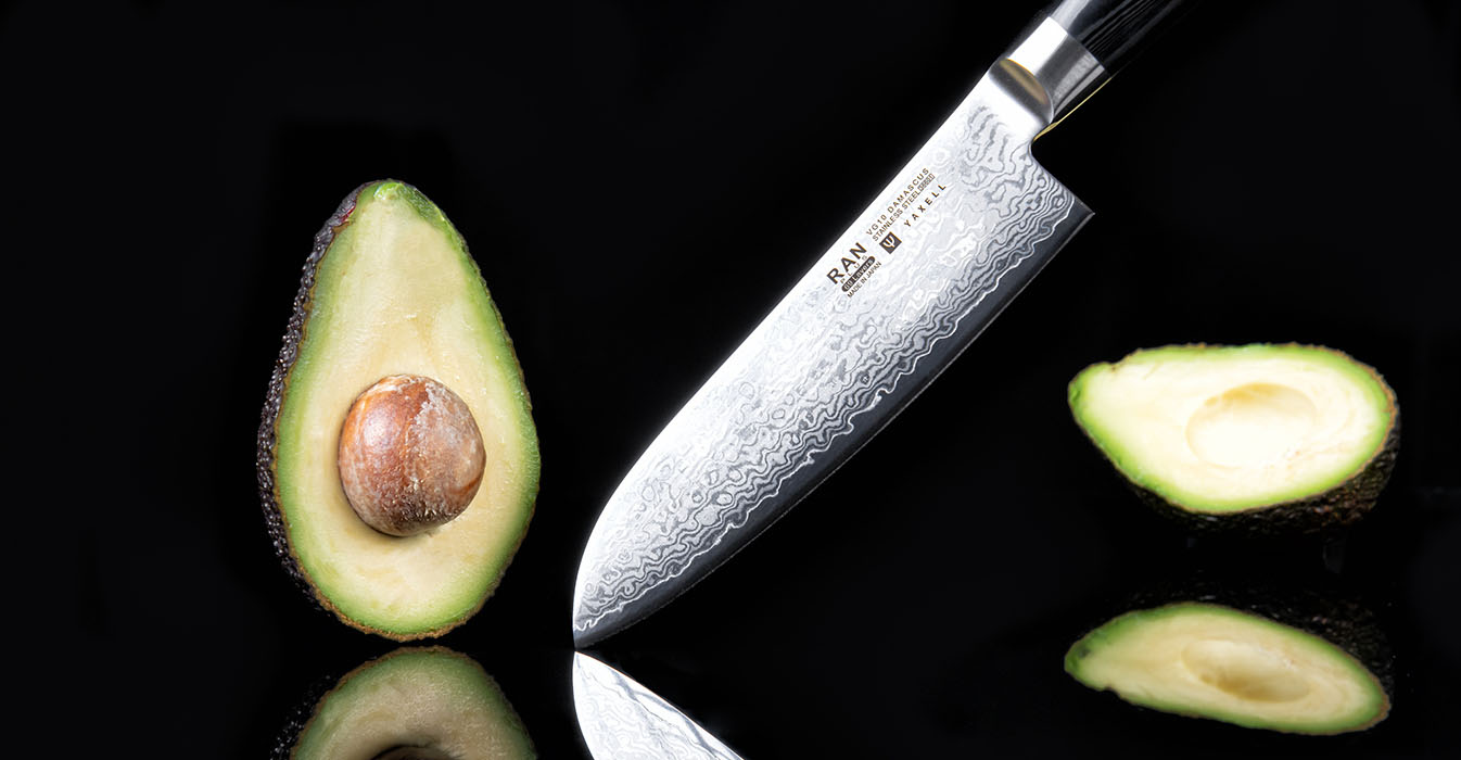 Nůž Santoku, který krájí avokádo