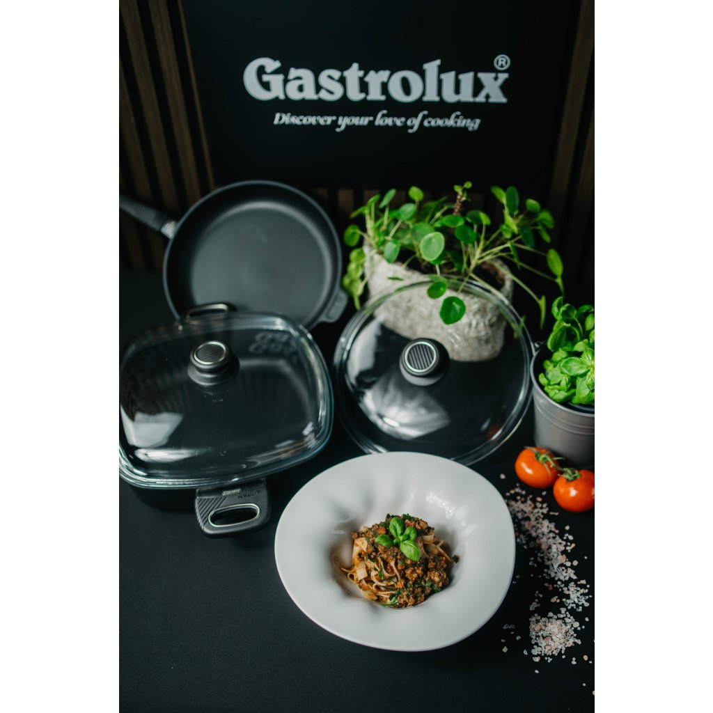 Sada pánev a hranatá pánev pro indukční ohřev