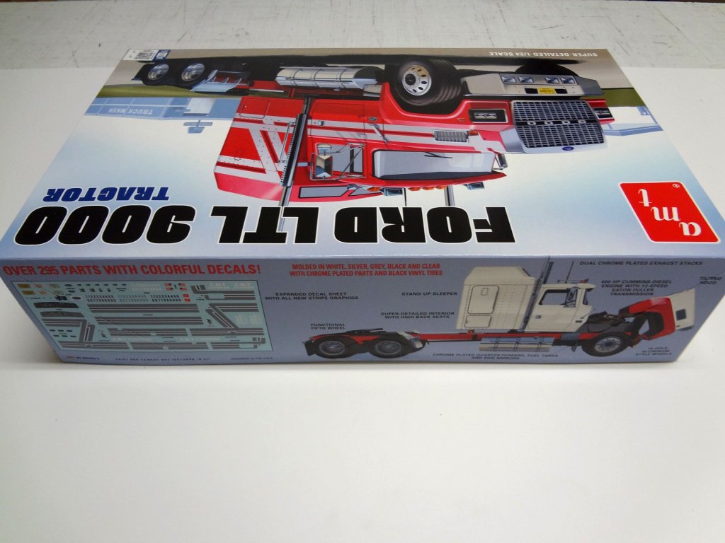 AMT Ford LTL 9000 Semi Tractor 1:24 Scale Plastic Model Truck Kit 1238