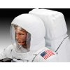 4481 1 darcekovy set revell 03702 apollo 11 astronaut on the moon 1 8
