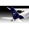 4601 3 plastovy model lietadlo revell 03883 embraer 190 lufthansa new livery 1 144